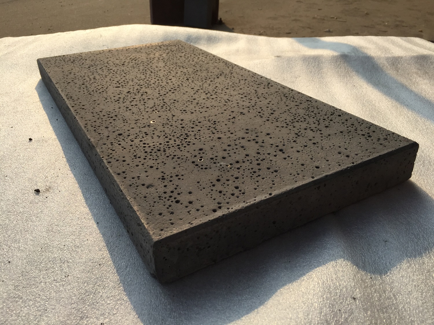 600*300*50厚洞石面黑色pc砖,台阶倒角10